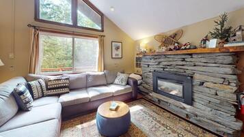 House, Multiple Beds (Dean Hill Chalet) | Living area