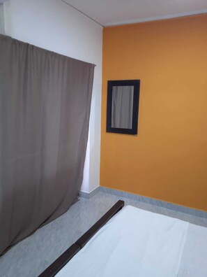 4 slaapkamers, een strijkplank/strijkijzer, wifi