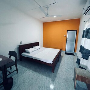 4 slaapkamers, een strijkplank/strijkijzer, wifi