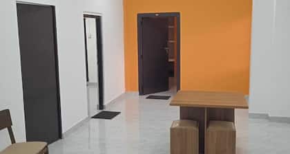 Amani Homes,4-bedroom building with WiFi, and AC in delightful Anuradhapura