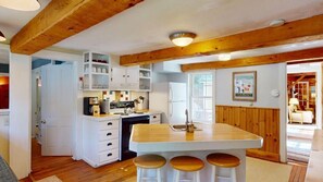 Condo, várias camas (Plymouth Ski Farm) | Cozinha privada | Fogão, torradeira