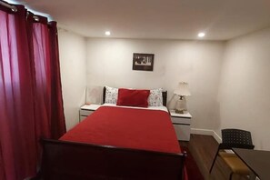 1 dormitori, planxa i posts de planxar, wifi i roba de llit