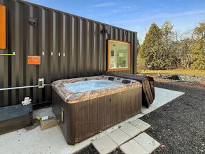 Ferienhaus, Mehrere Betten (Zen Box Farm) | Außen-Whirlpool