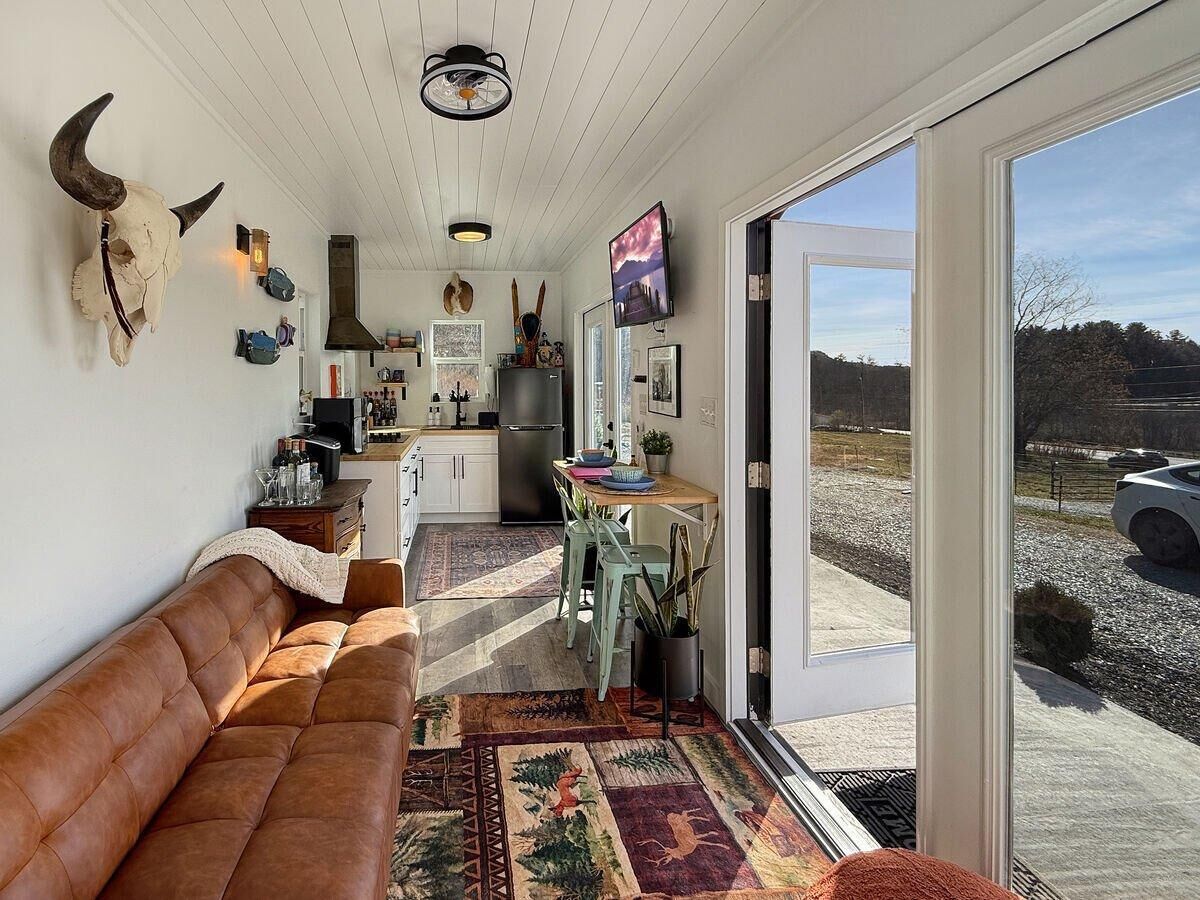 House, Multiple Beds (Zen Box Farm) | Living area