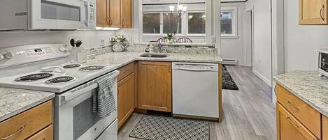 單棟房屋, 2 張加大雙人床 (Lion's Tower) | 私人廚房 | 焗爐、多士爐