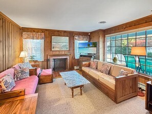 Living area - Raven's Nest (Ogunquit)