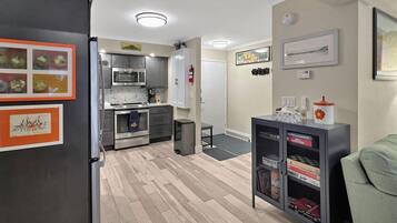 Condo, Multiple Beds (Gateway Condo A10) | Interior