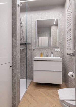 Studio, parveke | Kylpyhuone