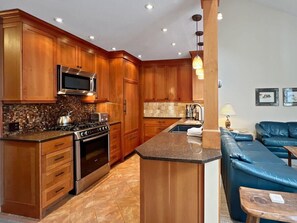 콘도, 침대(여러 개) (Kettle Brook B3) | 전용 주방 | 오븐, 토스터