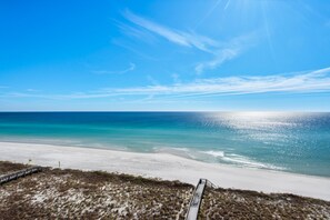 Condo, varias camas (Navarre Towers 805) | Playa | En la playa 
