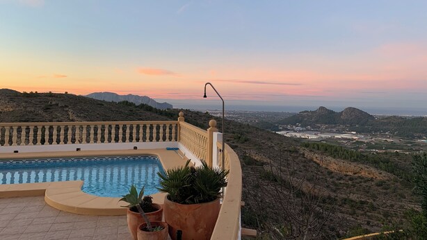 A pool with a view of a mountainous landscape during sunset. - Mountain villa + sea view. Privacy, tranquillity. Near Javéa, Moraira and Dénia (VC)