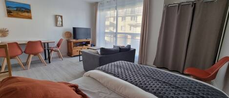 1 bedroom, iron/ironing board, free WiFi