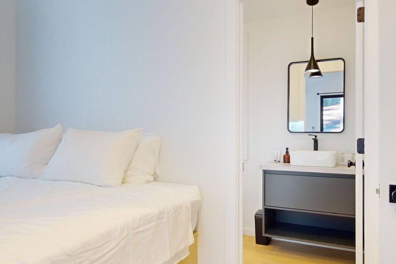 1 slaapkamer, een bureau, wifi, beddengoed