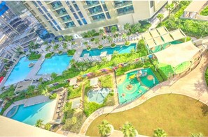 Pool - Central Dubai Chic two Bedroom (Dubai)