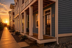 Exterior detail - NEW! Lakeside Blues: Rooftop / Marina / Family Fun (Nashville)