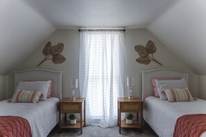 3 bedrooms, desk, iron/ironing board, free WiFi