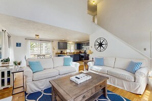 Een televisie, een tafeltennistafel en boeken