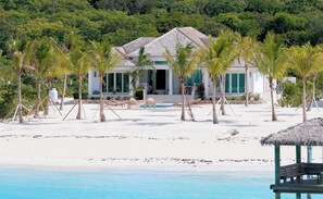 Pool - NEW BluWakes 10BR Beachfront, Pool, Luxury (George Town)
