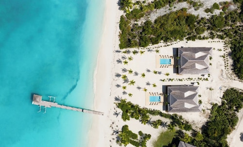 *NEW* BluWakes 10BR Beachfront, Pool, Luxury