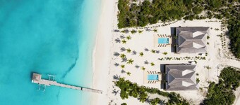 *NEW* BluWakes 10BR Beachfront, Pool, Luxury