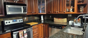 3-bedroom house in welcoming Atlanta with Kitchen, TV, AC, WiFi.