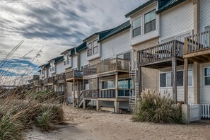 Exterior - Apartment with garden view, full kitchen, saltwater pool near beach (Tybee Island)