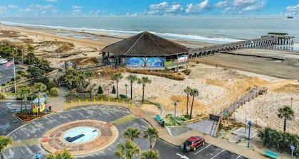 Relaxing 2-Bedroom Suite with Saltwater Pool â Steps from Tybee Island Beach