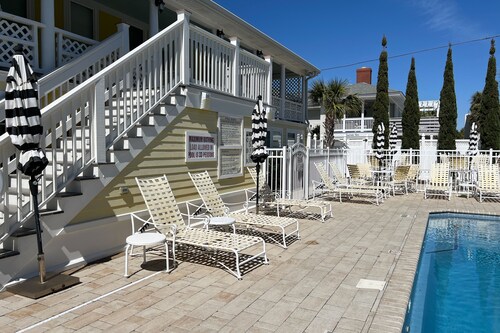 Entire home with multiple suites, saltwater pool, washer & dryer