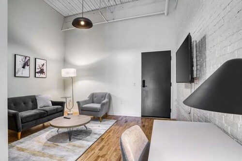 Fully Furnished Private Loft Style Charm Trumbull Elevator