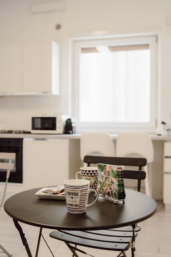 Coffee/tea maker