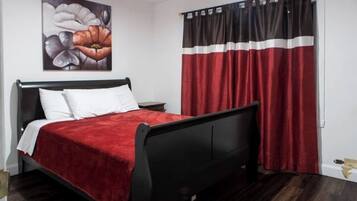 3 bedrooms, desk, iron/ironing board, WiFi