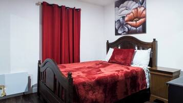 3 bedrooms, desk, iron/ironing board, WiFi