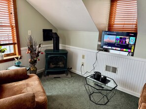 Smart TV, fireplace
