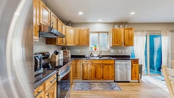 Refrigerador, microondas, horno, placa de cocina