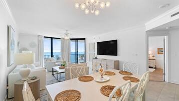 Condo, Multiple Beds (Phoenix VIII 1503) | Dining