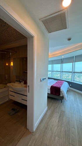 3-bedroom apartment in Centaurus Islamabad with fitness room, Fast WiFi, AC