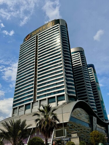 3-bedroom apartment in Centaurus Islamabad with fitness room, Fast WiFi, AC