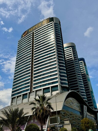 3-bedroom apartment in Centaurus Islamabad with fitness room, Fast WiFi, AC