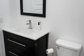 Sèche-cheveux, savon, shampoing