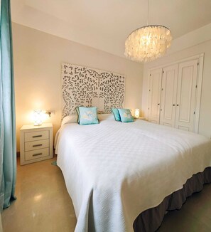 3 bedrooms, iron/ironing board, WiFi, bed sheets