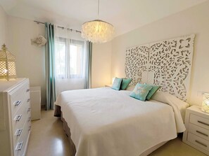 3 bedrooms, iron/ironing board, WiFi, bed sheets - Stunning Sotogrande Marina Penthouse With Private Rooftop Pool. (Stogrande)