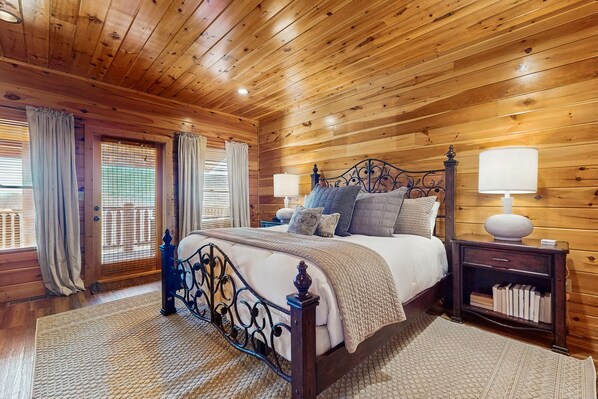 5 bedrooms, iron/ironing board, internet, bed sheets