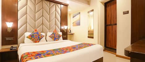 Deluxe Double Room, City View | 1 bedroom, desk, laptop workspace, free WiFi