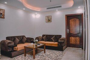 Family Apartment | Premium bedding, iron/ironing board, free WiFi - Al Muhajer Serviced Apartments In Al Salamah District (Jeddah)