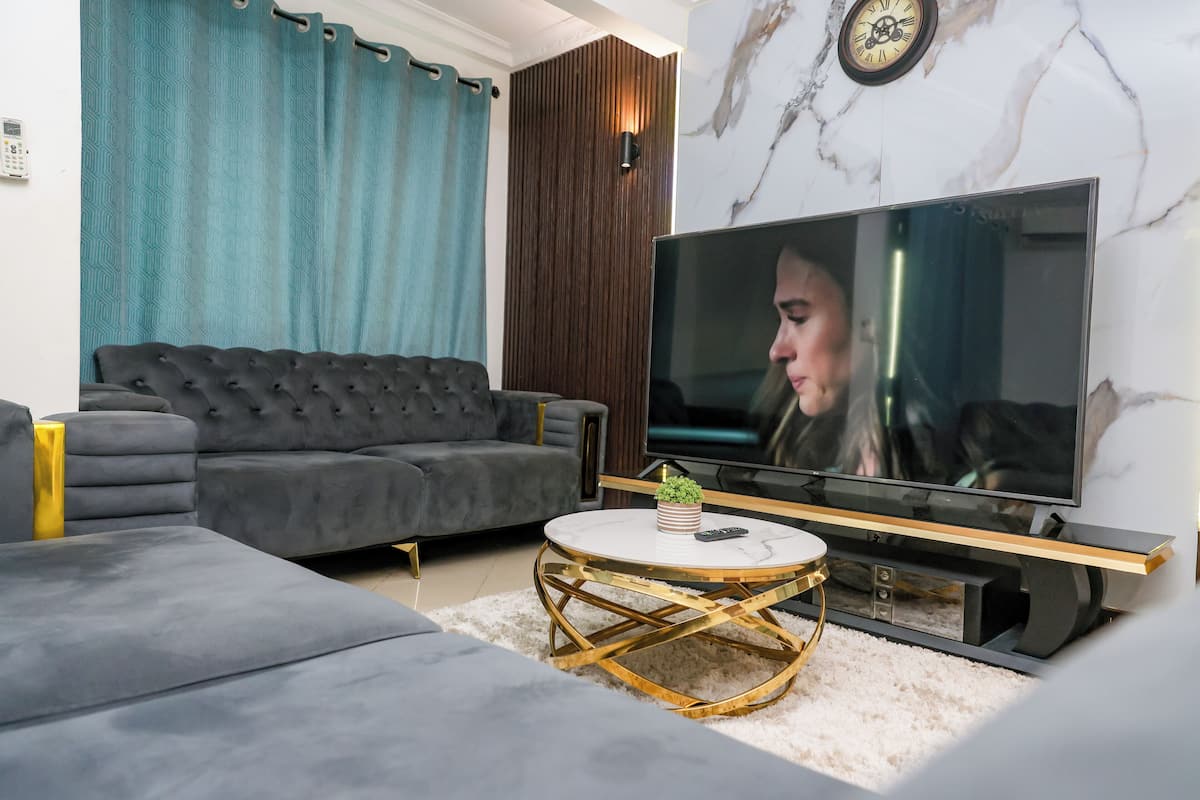 Luxury Apartment, City View | Living area