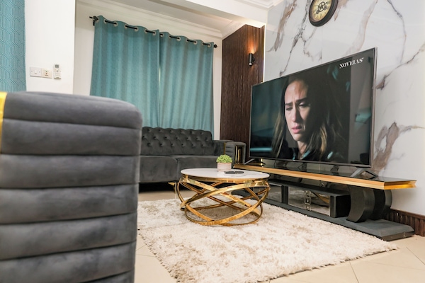 Luxury Apartment, City View | Living area