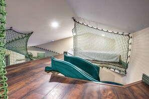 1 bedroom, desk, free WiFi, bed sheets