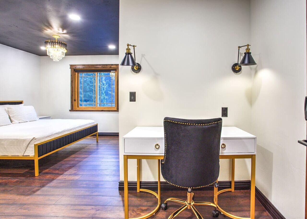 1 bedroom, desk, WiFi (free), bed sheets