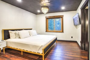 1 bedroom, desk, free WiFi, bed sheets - The Ritz Suite at Bed and Breakfast (Kalispell)