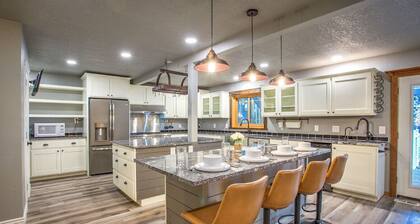 Mid Century-Modern Suite at Country Way Inn